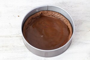 Preparazione Crostata meringata al cioccolato e caramello al burro salato - Fase 6
