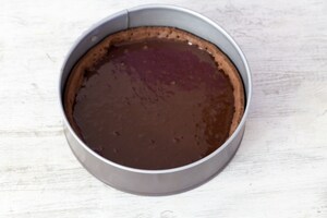 Preparazione Crostata meringata al cioccolato e caramello al burro salato - Fase 6