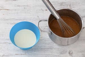 Preparazione Crostata meringata al cioccolato e caramello al burro salato - Fase 4