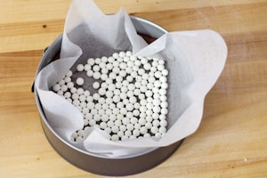 Preparazione Crostata meringata al cioccolato e caramello al burro salato - Fase 3