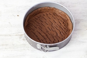 Preparazione Crostata meringata al cioccolato e caramello al burro salato - Fase 3