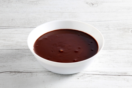 Preparazione Millefoglie con panna, ganache fondente e amarene - Fase 1 Preparazione Millefoglie con panna, ganache fondente e amarene - Fase 1