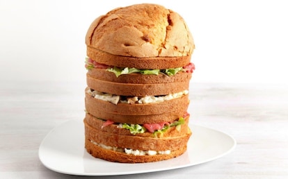 Panettone farcito salato con caviale di limone e funghi shiitake