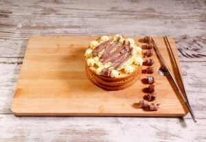 Preparazione Panettone farcito salato con pomodori confit, burrata e alici - Fase 3