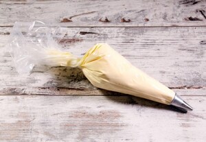 Preparazione Panettone farcito salato con pomodori confit, burrata e alici - Fase 2