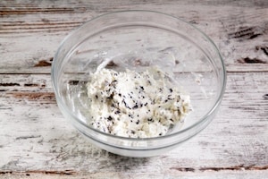 Preparazione Panettone farcito salato con uova di quaglia, fesa di tacchino e peperoncino - Fase 1