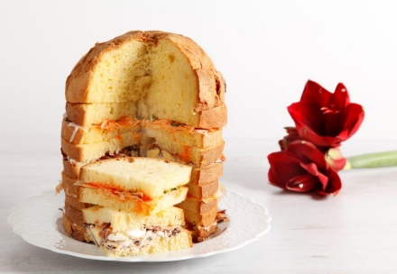 Preparazione Panettone farcito salato con uova di quaglia, fesa di tacchino e peperoncino - Fase 4 Preparazione Panettone farcito salato con uova di quaglia, fesa di tacchino e peperoncino - Fase 4