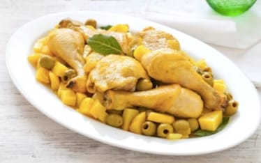 Pollo al forno con limone, olive e finocchietto