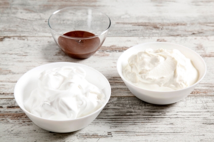 Preparazione Semifreddo panna e cioccolato - Fase 2 Preparazione Semifreddo panna e cioccolato - Fase 2