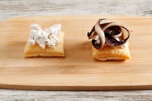 Preparazione Sfogliatelle monoporzione con radicchio, noci, ricotta e miele - Fase 4