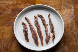 Preparazione Spaghettoni con pesto di cicoria, biete e acciughe - Fase 3