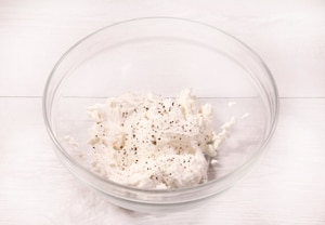 Preparazione Tartine ricotta, salmone e caviale di limone - Fase 2