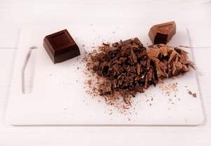 Preparazione Torta alla nocciola glassata con cioccolato al latte - Fase 1