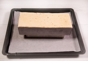 Preparazione Torta alla nocciola glassata con cioccolato al latte - Fase 8