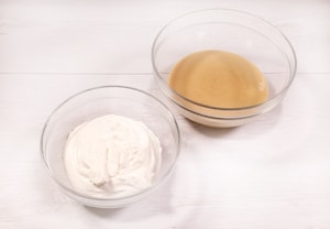 Preparazione Torta alla nocciola glassata con cioccolato al latte - Fase 4