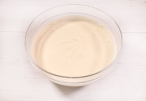 Preparazione Torta alla nocciola glassata con cioccolato al latte - Fase 4