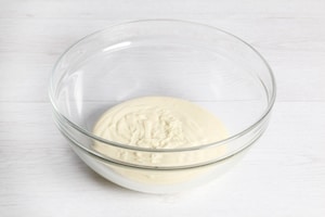 Preparazione Torta natalizia ricoperta di cioccolato bianco - Fase 1