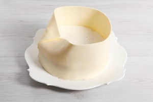 Preparazione Torta natalizia ricoperta di cioccolato bianco - Fase 5