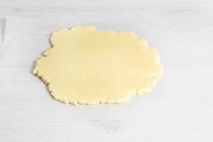 Preparazione Torta natalizia ricoperta di cioccolato bianco - Fase 2