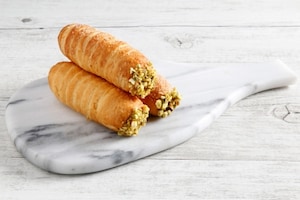 Preparazione Cannoli con crema al caffè - Fase 3