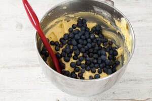 Preparazione Ciambellone ai mirtilli - Fase 4