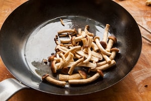 Preparazione Pacòte con crema di castagne, funghi chiodini ed erba cipollina  - Fase 2