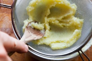 Preparazione Pàche con crema di patate, sgombro e alga wakame - Fase 3