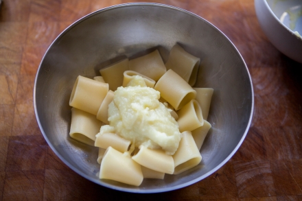 Preparazione Pàche con crema di patate, sgombro e alga wakame - Fase 4 Preparazione Pàche con crema di patate, sgombro e alga wakame - Fase 4