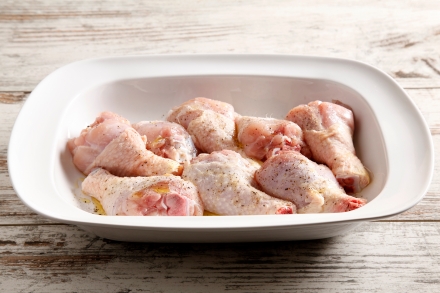 Preparazione Pollo con patate, melagrana e prugne - Fase 1 Preparazione Pollo con patate, melagrana e prugne - Fase 1