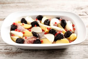 Preparazione Pollo con patate, melagrana e prugne - Fase 1