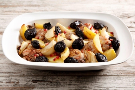 Preparazione Pollo con patate, melagrana e prugne - Fase 2 Preparazione Pollo con patate, melagrana e prugne - Fase 2