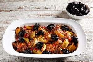 Preparazione Pollo con patate, melagrana e prugne - Fase 2