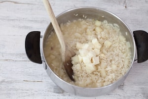 Preparazione Risotto pere e taleggio - Fase 3