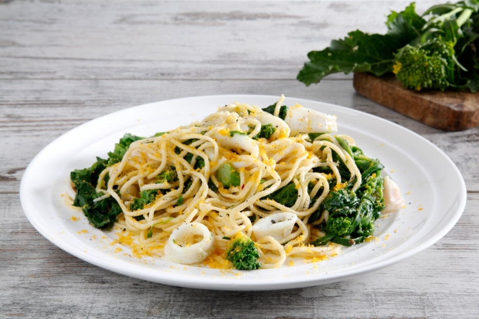 Tagliolini cime di rapa e calamari ricetta