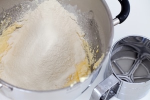 Preparazione Torta al cioccolato e caffè con crema pasticciera al cioccolato - Fase 2