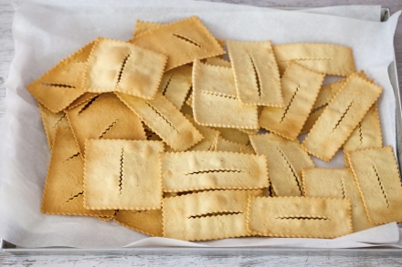 Preparazione Chiacchiere al forno - Fase 4 Preparazione Chiacchiere al forno - Fase 4