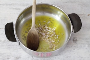 Preparazione Risotto al miele e rosmarino - Fase 1