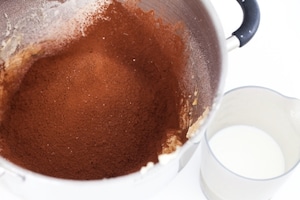 Preparazione Torta al cioccolato e arancia - Fase 2