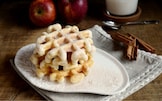 Waffle con mele e cannella