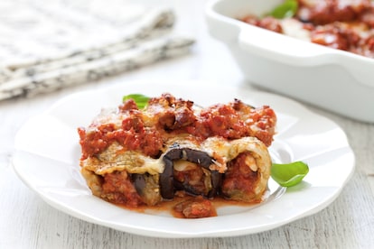 Cannelloni di melanzane al ragù di salsiccia