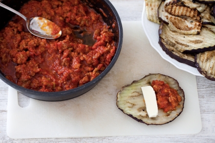 Preparazione Cannelloni di melanzane al ragù di salsiccia - Fase 3 Preparazione Cannelloni di melanzane al ragù di salsiccia - Fase 3