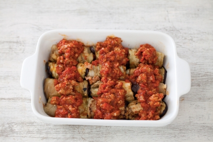 Preparazione Cannelloni di melanzane al ragù di salsiccia - Fase 4 Preparazione Cannelloni di melanzane al ragù di salsiccia - Fase 4