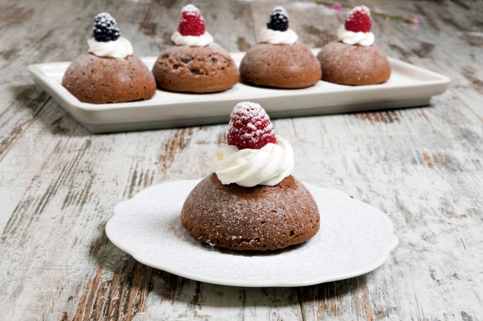 Caprese al cacao con gocce di cioccolato fondente ricetta