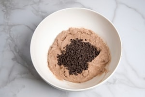 Preparazione Caprese al cacao con gocce di cioccolato fondente - Fase 3