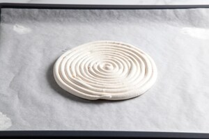 Preparazione Charlotte con meringa e crema pasticciera al cardamomo - Fase 2