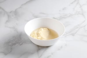 Preparazione Charlotte con meringa e crema pasticciera al cardamomo - Fase 4