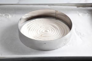 Preparazione Charlotte con meringa e crema pasticciera al cardamomo - Fase 5