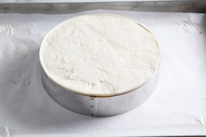 Preparazione Charlotte con meringa e crema pasticciera al cardamomo - Fase 6