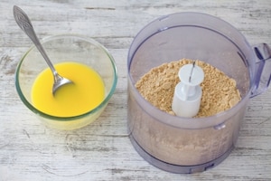 Preparazione Cheesecake alla ricotta, noci e pomodori secchi - Fase 1