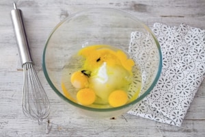 Preparazione French toast con pane e fragole - Fase 2